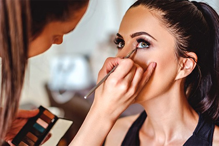 Simple Makeup Hacks Everyone should Know