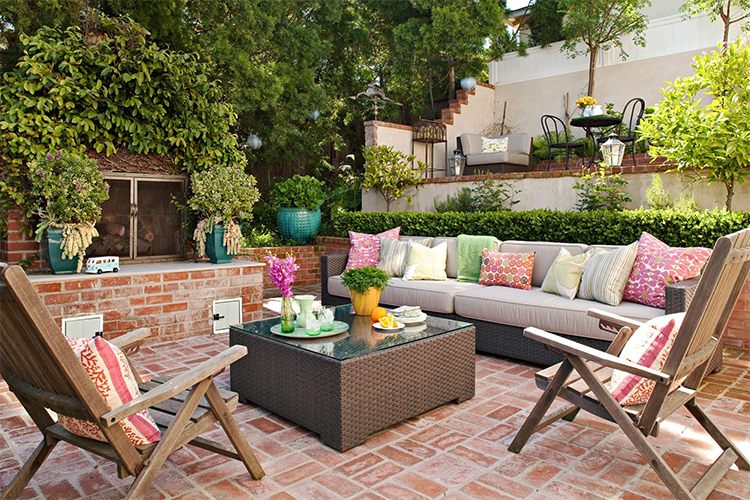 Ideas for creating an inviting outdoor entertaining space