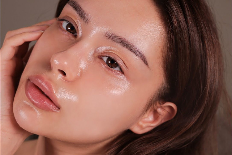 Mastering Makeup Products and Techniques for Oily Skin: Flawless Beauty All Day