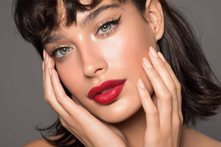 Mastering Makeup Products and Techniques for Oily Skin: Flawless Beauty All Day