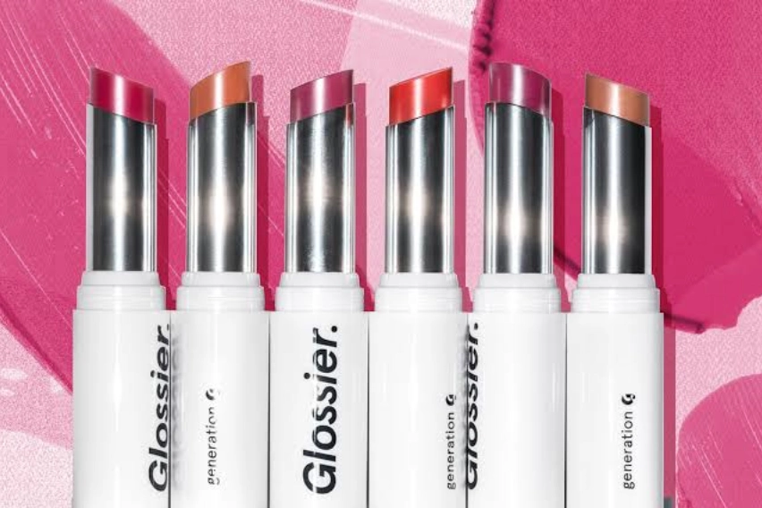 Glossier Review: The No-Makeup Makeup Brand That Still Delivers — With One Documented Deception
